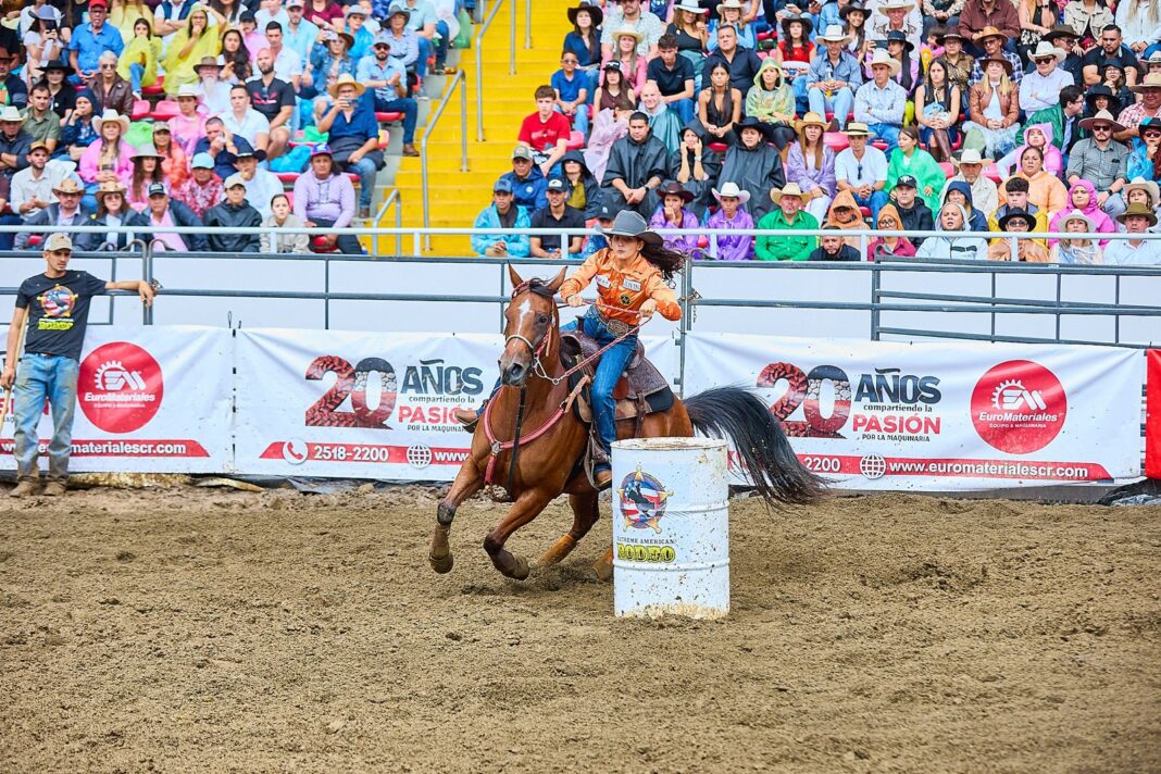Estadio Nacional vibró con la emoción del Extreme American Rodeo