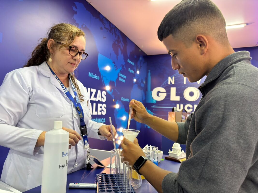 Del laboratorio de anatomía a Expo U: UCIMED invita a los colegiales a descubrir su vocación para transformar la salud