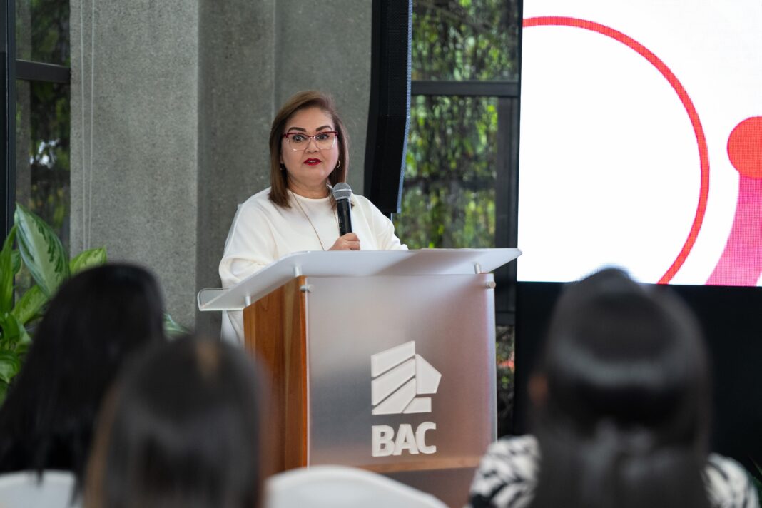 BAC reconoce la labor de las personas cuidadoras con atención preferencial mediante el Código QR Cuidamos+