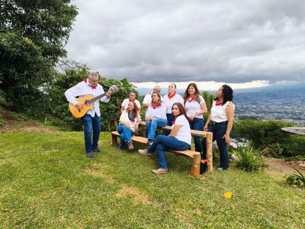 ‘Soy Tico’, de Carlos Guzmán y el Coro Maravilloso,fue grabado desde la emblemática Piedra de Aserrí