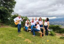 ‘Soy Tico’, de Carlos Guzmán y el Coro Maravilloso,fue grabado desde la emblemática Piedra de Aserrí