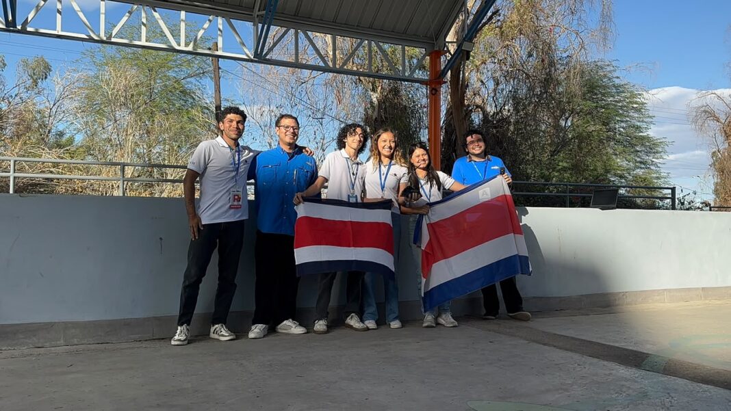 Equipo costarricense hace historia al ganar competencia internacional de cohetería con un motor de fabricación propia