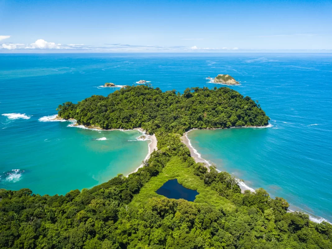 Tamarindo y Manuel Antonio figuran entre las playas con mayor distancia y tiempo de traslado desde el aeropuerto