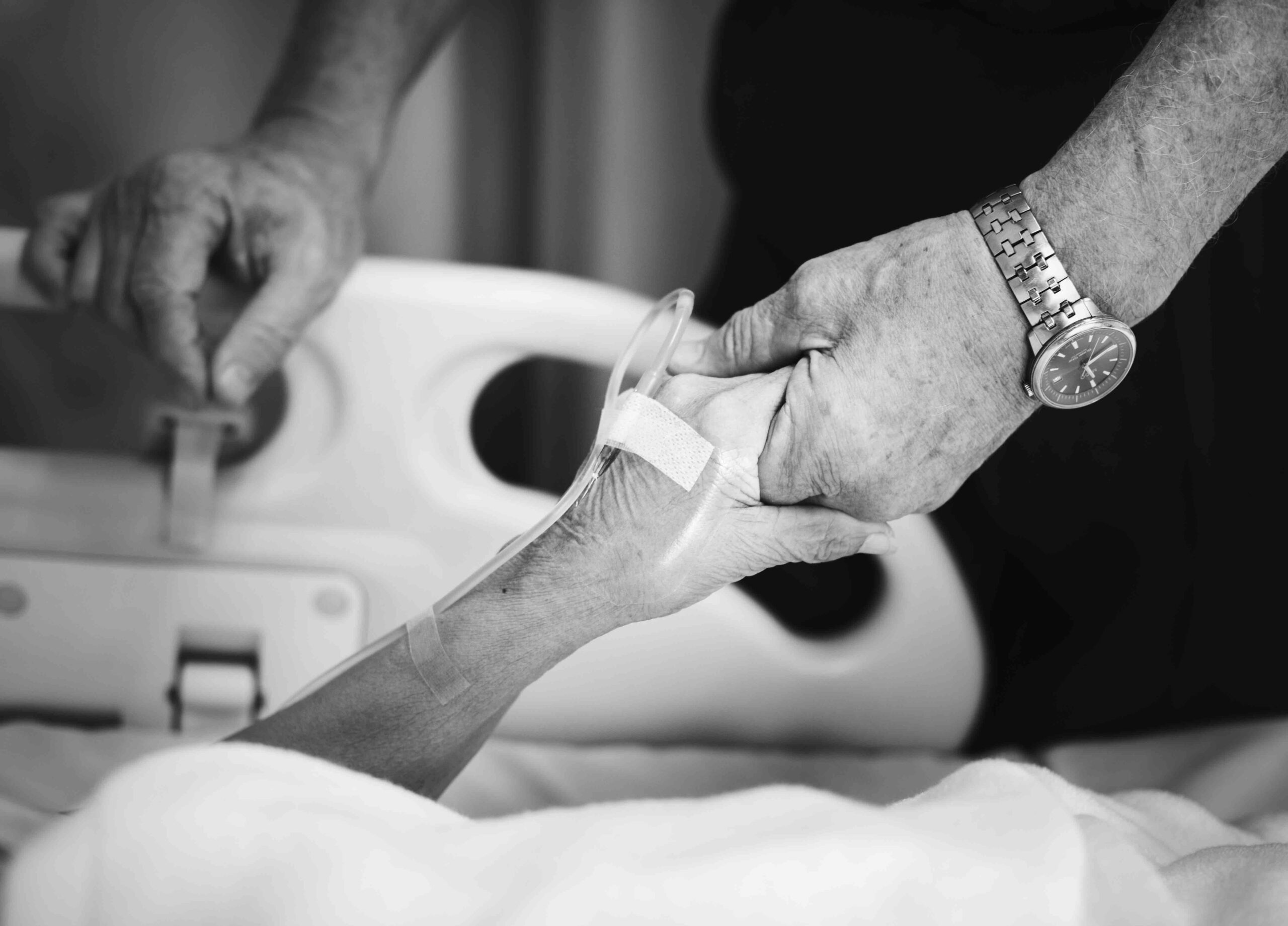 Hospitales saturados: pacientes en el suelo evidencian una crisis que no puede normalizarse